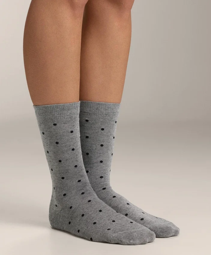 2 pares de calcetines clásicos 55 % modal y 10 % cachemira 2 pares de calcetines clásicos 55 % modal y 10 % cachemira