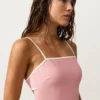 Bañador bandeau con ribete en contraste