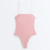 Bañador bandeau con ribete en contraste
