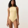 Bañador halter de croché con textura de burbujas