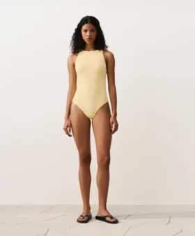 Bañador halter de croché con textura de burbujas