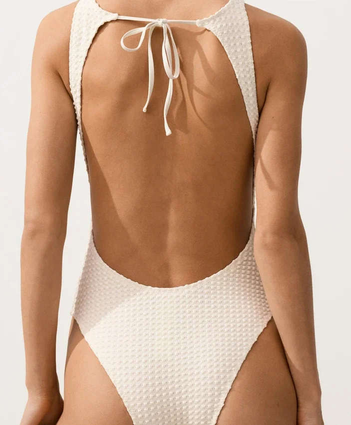 Bañador halter de croché con textura de burbujas Bañador halter de croché con textura de burbujas