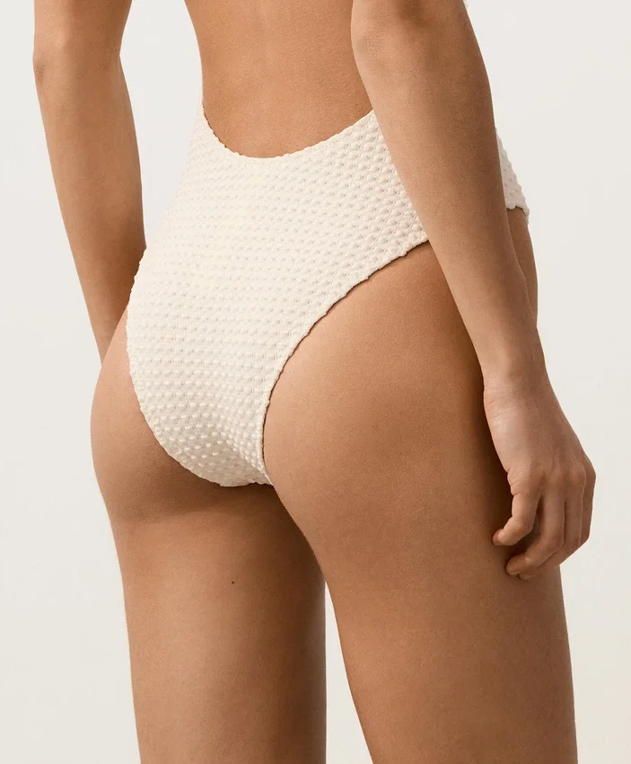 Bañador halter de croché con textura de burbujas Bañador halter de croché con textura de burbujas