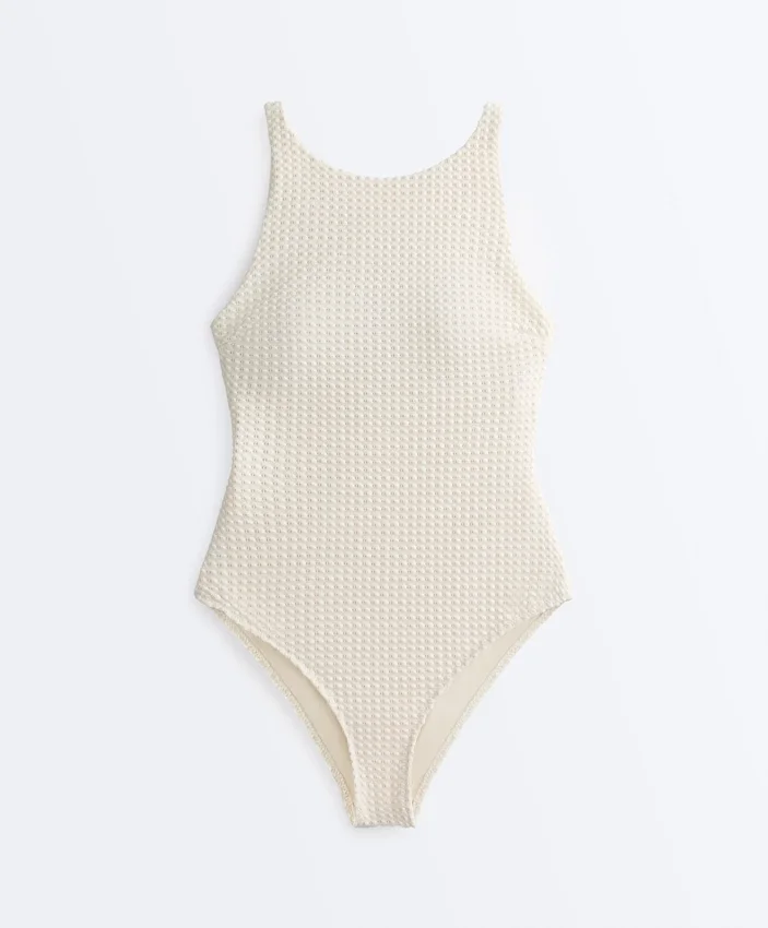 Bañador halter de croché con textura de burbujas Bañador halter de croché con textura de burbujas