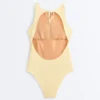 Bañador halter de croché con textura de burbujas