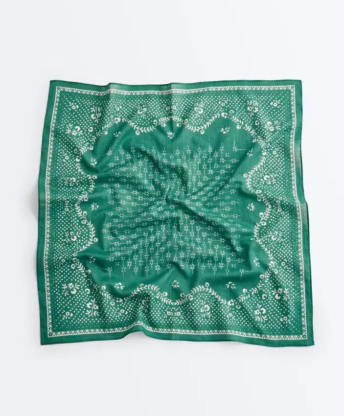 Bandana con estampado floral 100 % algodón Bandana con estampado floral 100 % algodón