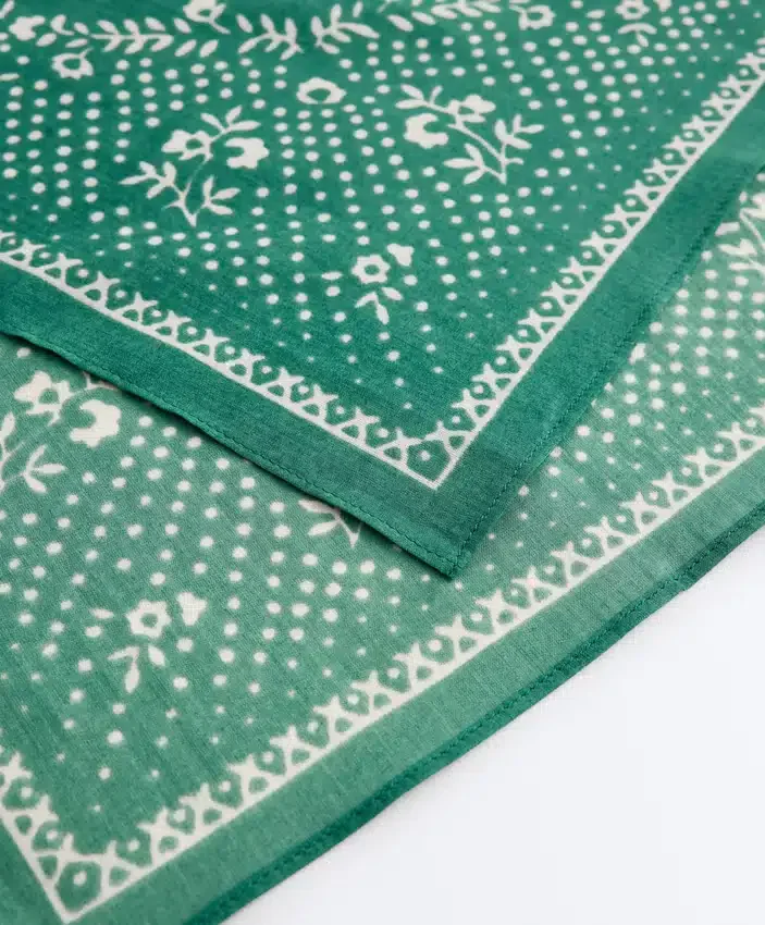 Bandana con estampado floral 100 % algodón Bandana con estampado floral 100 % algodón