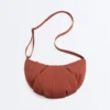 Bolso bandolera acolchado con textura Bolso bandolera acolchado con textura