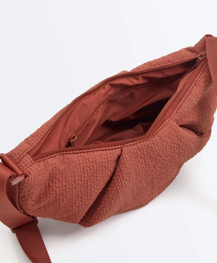 Bolso bandolera acolchado con textura Bolso bandolera acolchado con textura