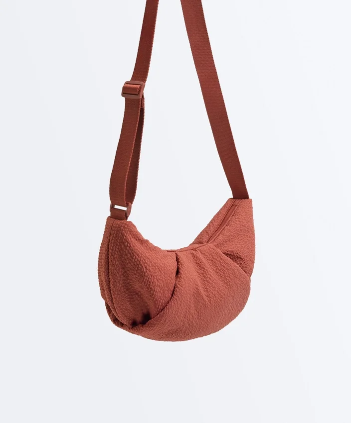 Bolso bandolera acolchado con textura Bolso bandolera acolchado con textura