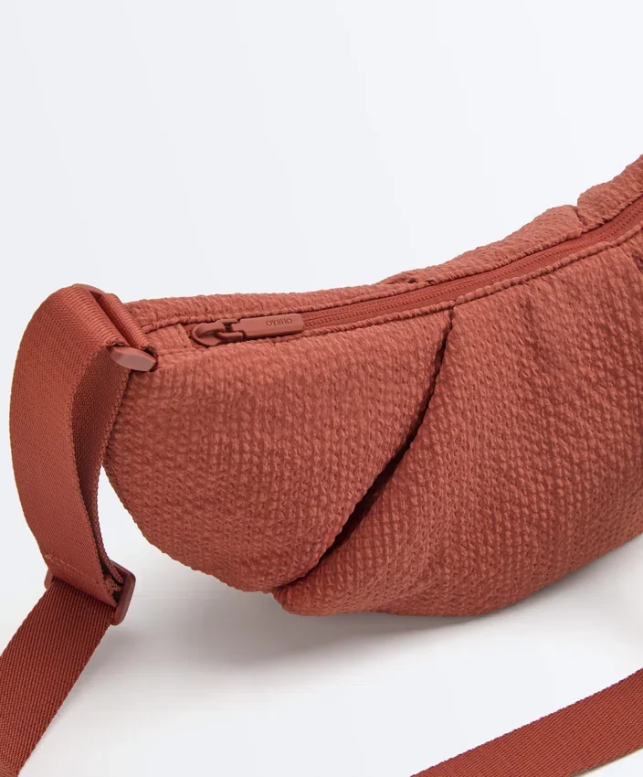 Bolso bandolera acolchado con textura Bolso bandolera acolchado con textura