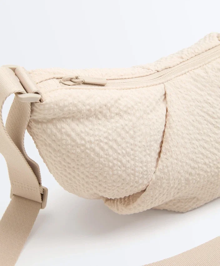 Bolso bandolera acolchado con textura Bolso bandolera acolchado con textura