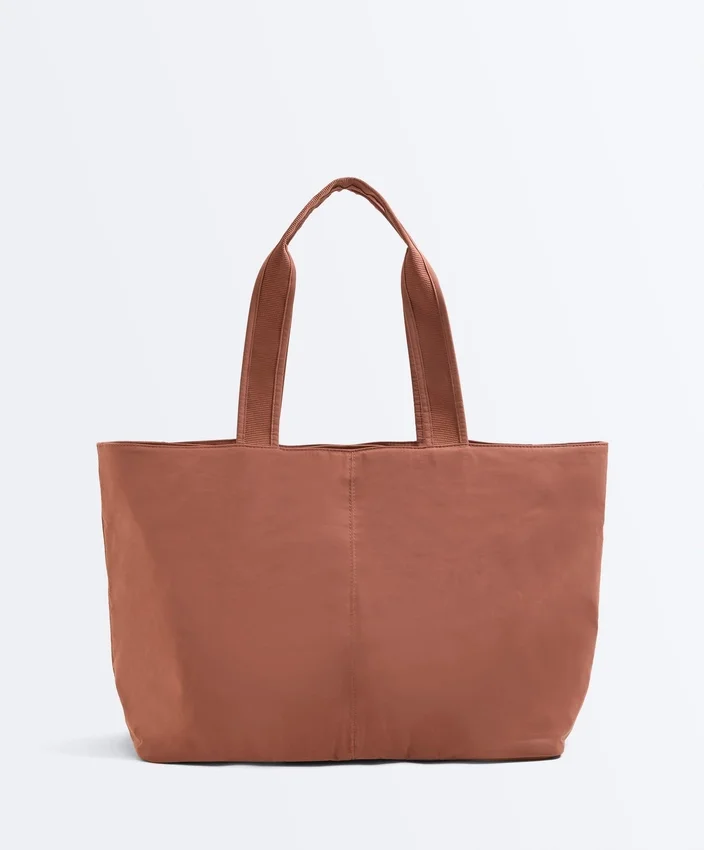 Bolso tipo shopper blando con cremallera Bolso tipo shopper blando con cremallera