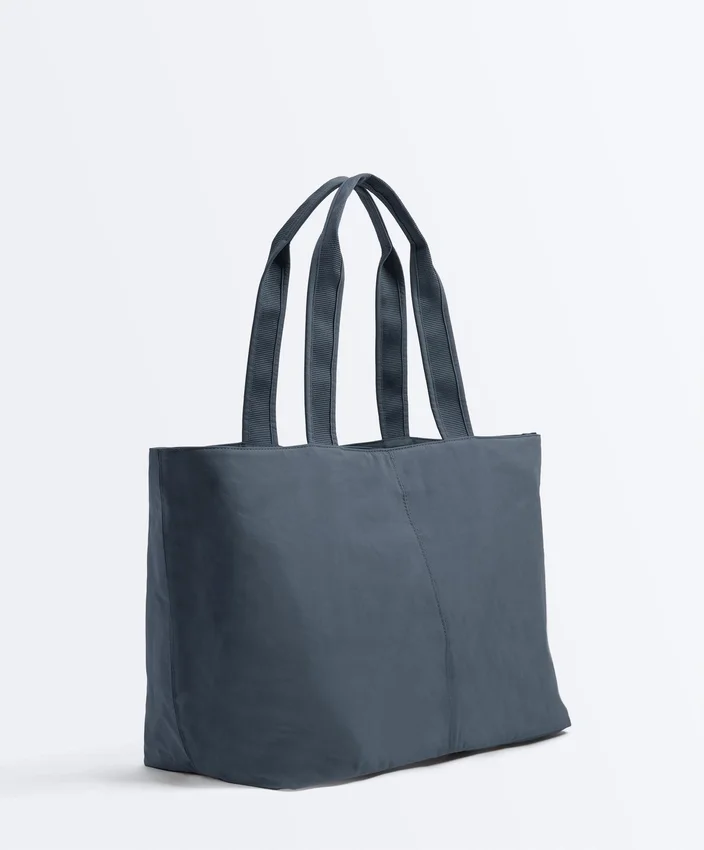 Bolso tipo shopper blando con cremallera Bolso tipo shopper blando con cremallera