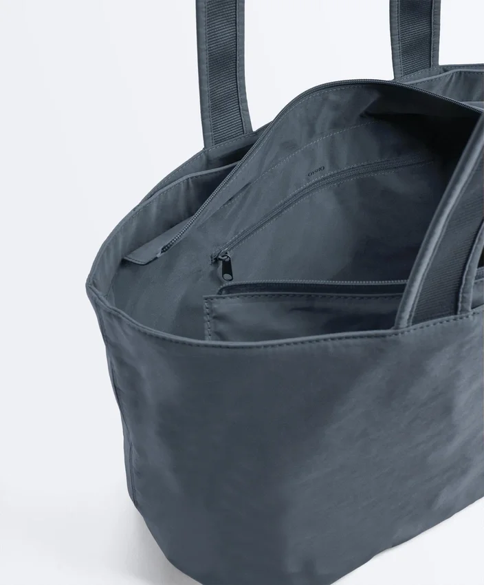 Bolso tipo shopper blando con cremallera Bolso tipo shopper blando con cremallera