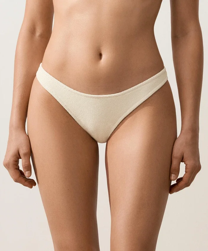 Braguitas de bikini brasileñas con corte en U y tejido arrugado Braguitas de bikini brasileñas con corte en U y tejido arrugado