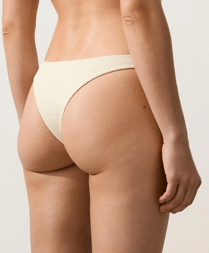 Braguitas de bikini brasileñas con corte en U y tejido arrugado Braguitas de bikini brasileñas con corte en U y tejido arrugado