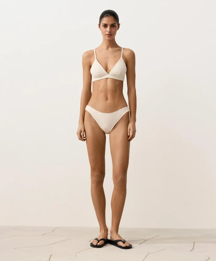 Braguitas de bikini clásicas de ganchillo con textura de burbujas Braguitas de bikini clásicas de ganchillo con textura de burbujas