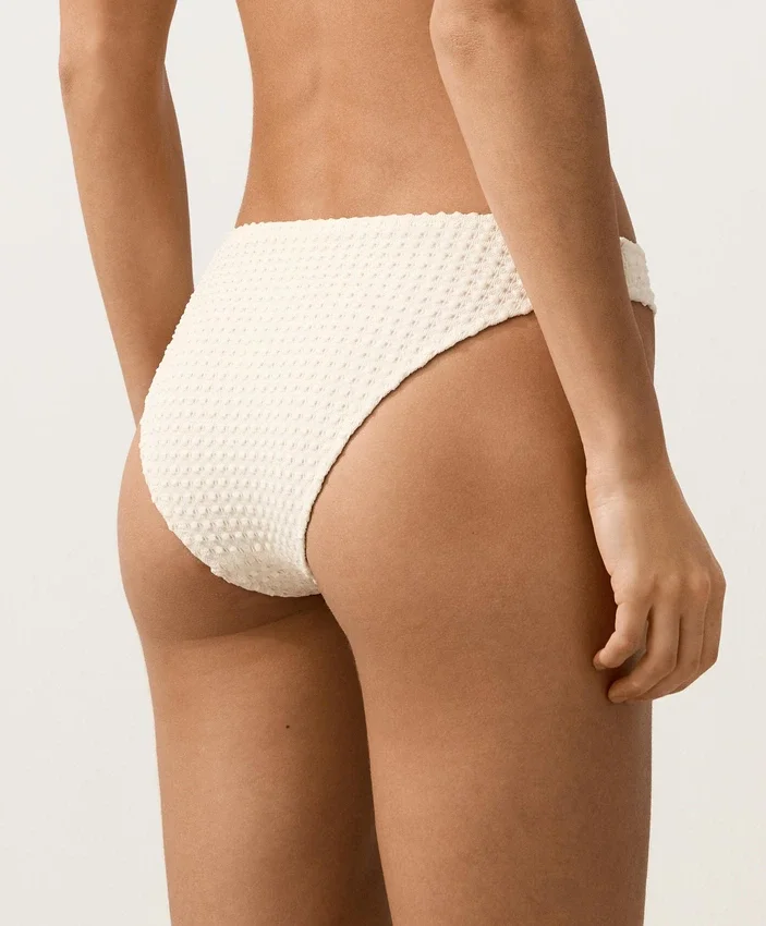 Braguitas de bikini clásicas de ganchillo con textura de burbujas Braguitas de bikini clásicas de ganchillo con textura de burbujas
