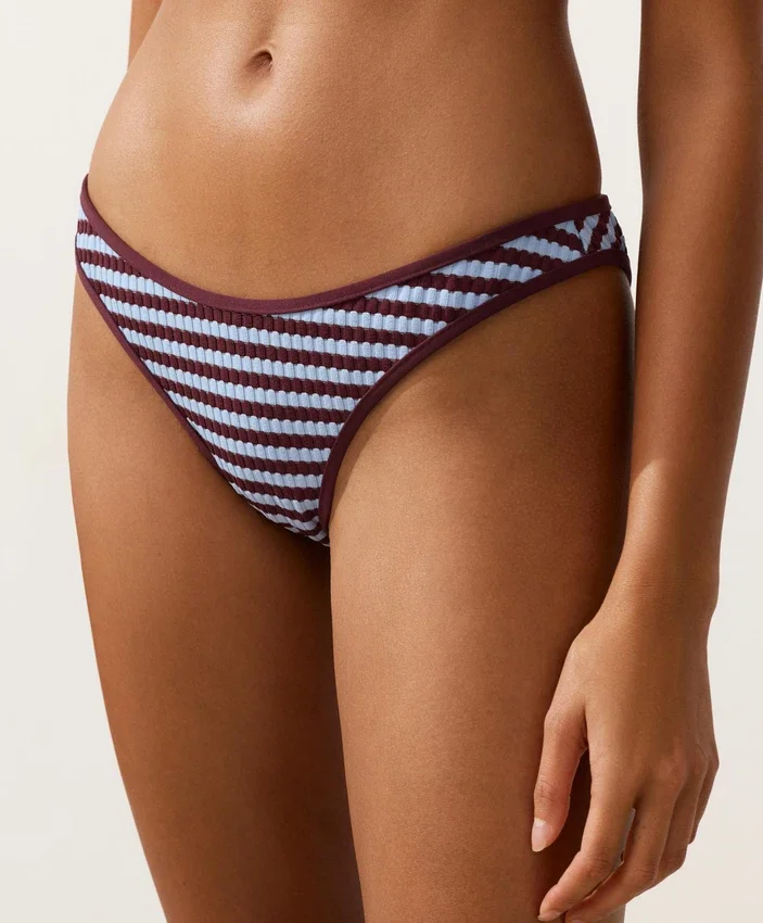 Braguitas de bikini de cobertura media con corte en U y rayas texturizadas Braguitas de bikini de cobertura media con corte en U y rayas texturizadas