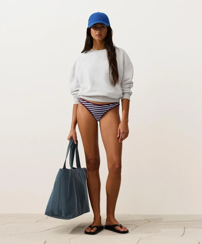 Braguitas de bikini de cobertura media con corte en U y rayas texturizadas Braguitas de bikini de cobertura media con corte en U y rayas texturizadas