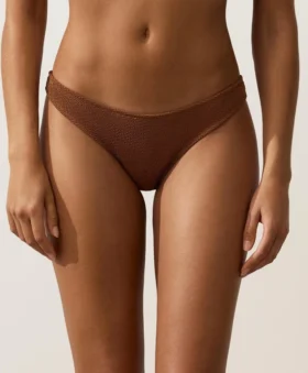 Braguitas de bikini de cobertura media con corte en U y tejido arrugado