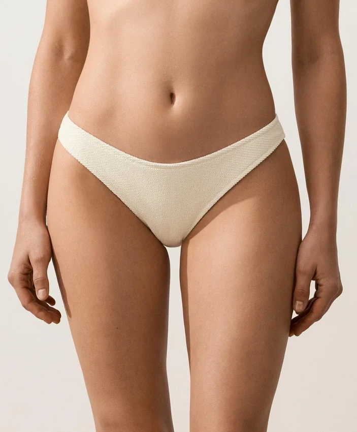 Braguitas de bikini de cobertura media con corte en U y tejido arrugado Braguitas de bikini de cobertura media con corte en U y tejido arrugado