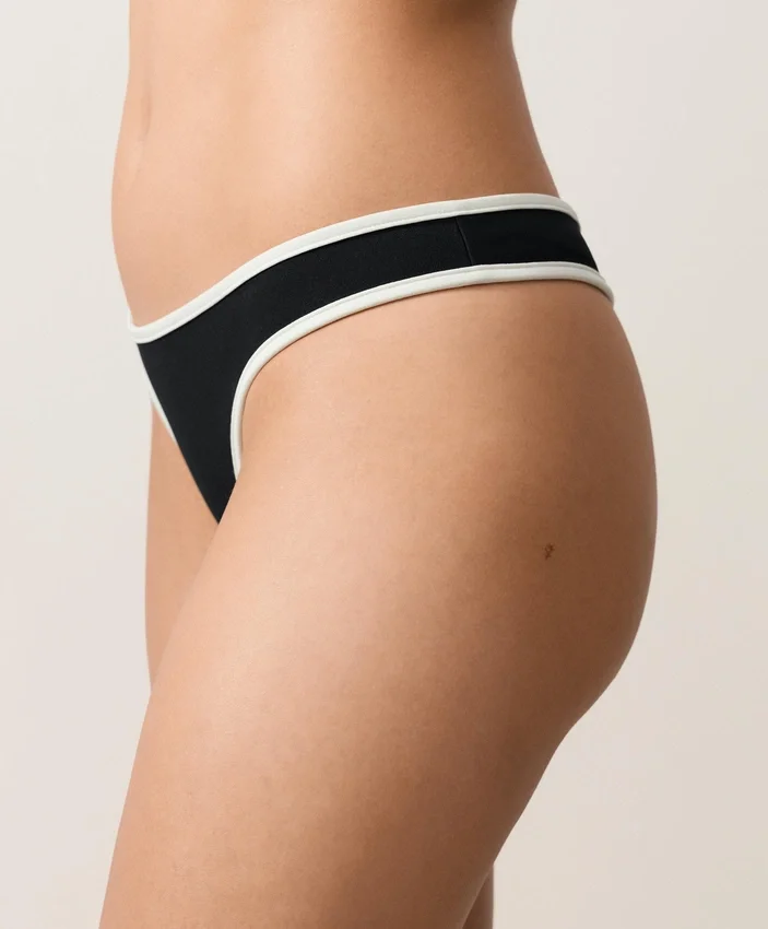 Braguitas de bikini tipo tanga con corte en U y ribete en contraste Braguitas de bikini tipo tanga con corte en U y ribete en contraste