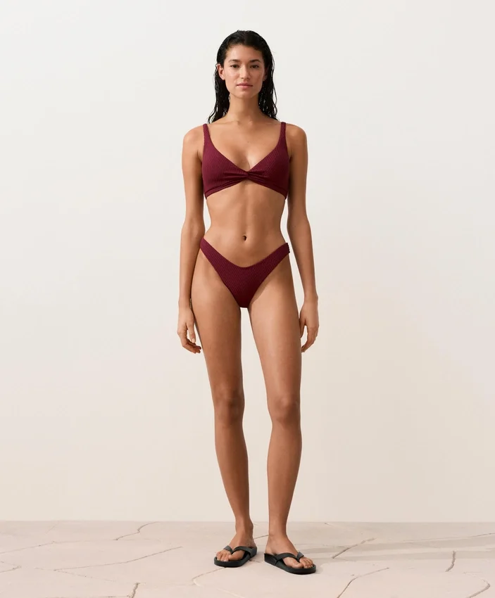 Braguitas de bikinis brasileñas con corte en U y tejido jacquard de cuadros pequeños Braguitas de bikinis brasileñas con corte en U y tejido jacquard de cuadros pequeños