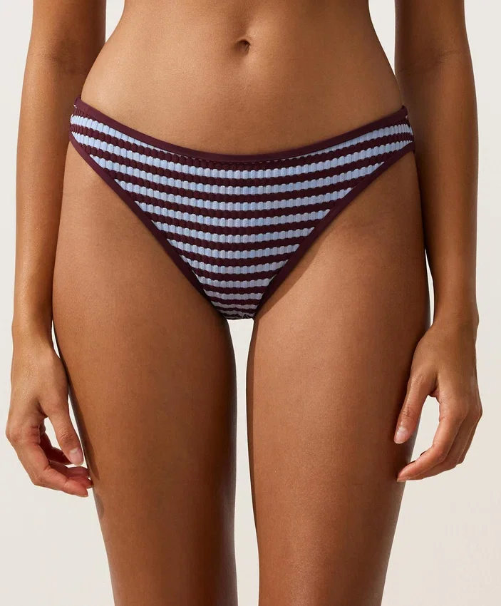 Braguitas de bikinis clásicas con rayas texturizadas Braguitas de bikinis clásicas con rayas texturizadas