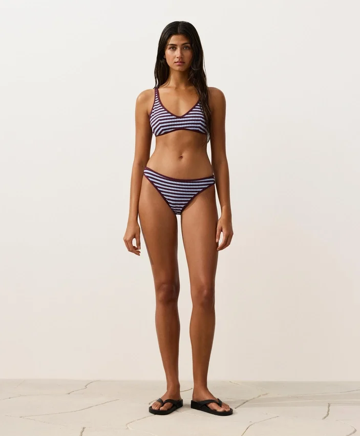 Partes de arriba de bikini halter con textura a rayas Partes de arriba de bikini halter con textura a rayas