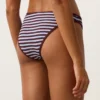 Braguitas de bikinis clásicas con rayas texturizadas Braguitas de bikinis clásicas con rayas texturizadas