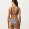 Braguitas de bikinis clásicas con rayas texturizadas Braguitas de bikinis clásicas con rayas texturizadas