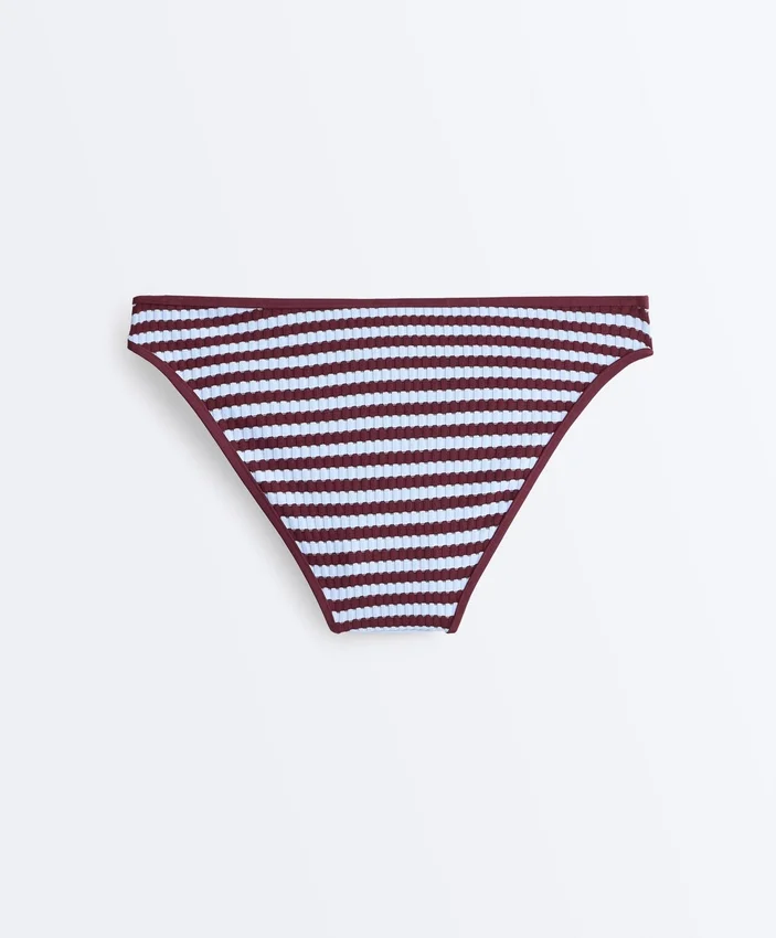 Braguitas de bikinis clásicas con rayas texturizadas Braguitas de bikinis clásicas con rayas texturizadas