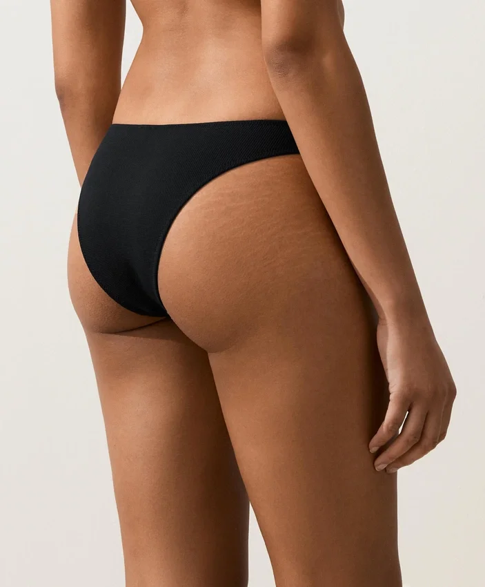 Braguitas de bikinis de corte en U con cobertura media en tejido piqué Braguitas de bikinis de corte en U con cobertura media en tejido piqué