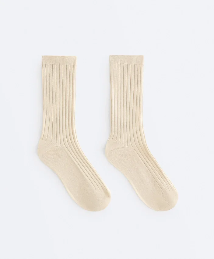 Calcetines clásicos de mezcla de seda con diseño acanalado Calcetines clásicos de mezcla de seda con diseño acanalado