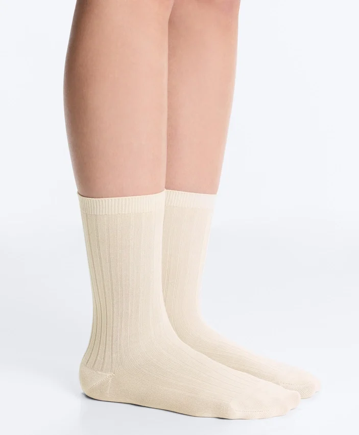 Calcetines clásicos de mezcla de seda con diseño acanalado Calcetines clásicos de mezcla de seda con diseño acanalado