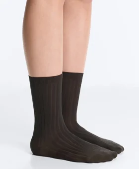 Calcetines clásicos de mezcla de seda con diseño acanalado Calcetines clásicos de mezcla de seda con diseño acanalado