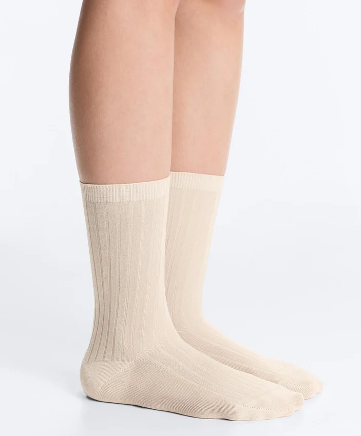 Calcetines clásicos de mezcla de seda con diseño acanalado Calcetines clásicos de mezcla de seda con diseño acanalado