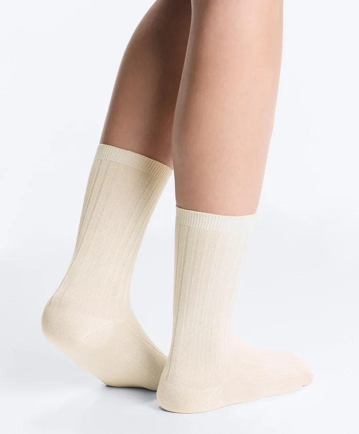 Calcetines clásicos de mezcla de seda con diseño acanalado Calcetines clásicos de mezcla de seda con diseño acanalado
