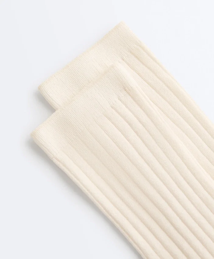 Calcetines clásicos de mezcla de seda con diseño acanalado Calcetines clásicos de mezcla de seda con diseño acanalado
