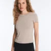 Camiseta ajustada de manga corta de modal acanalado Camiseta ajustada de manga corta de modal acanalado