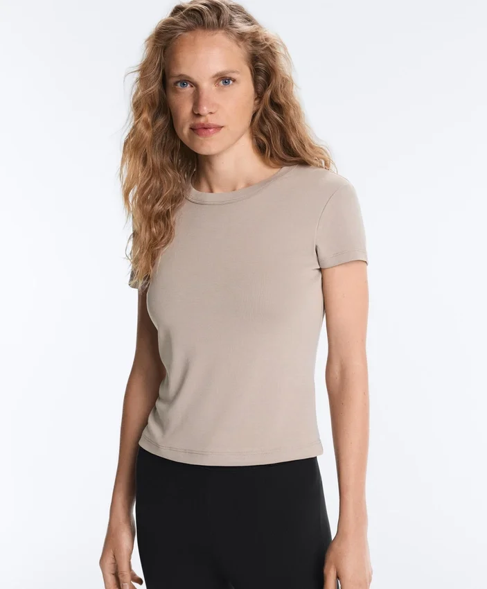 Camiseta ajustada de manga corta de modal acanalado Camiseta ajustada de manga corta de modal acanalado