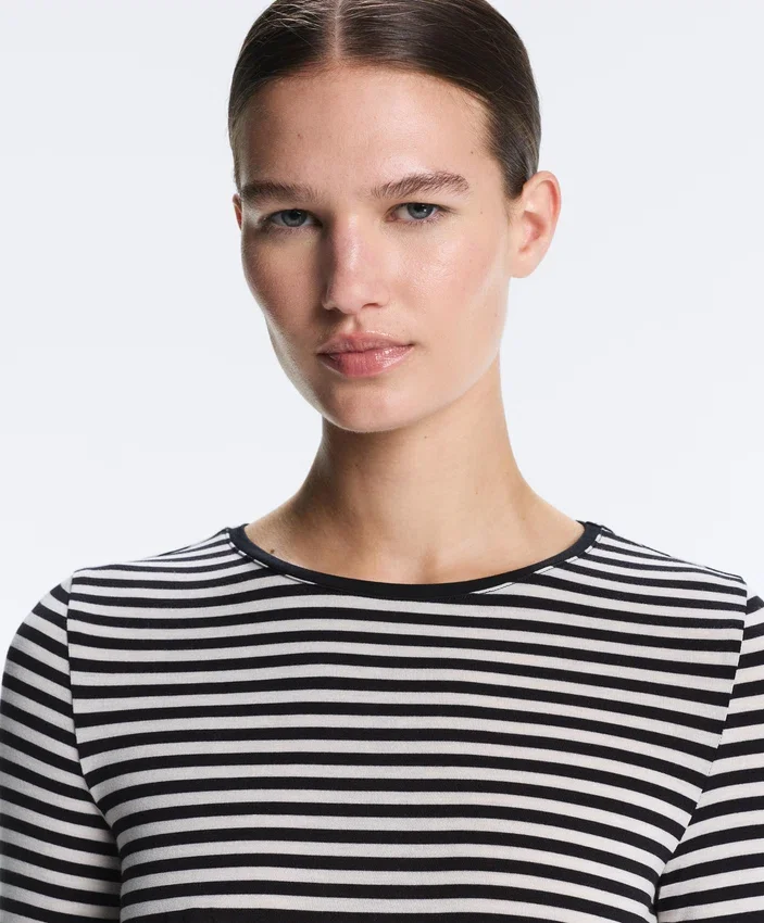 Camiseta ajustada de manga larga a rayas Camiseta ajustada de manga larga a rayas