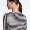Camiseta ajustada de manga larga a rayas Camiseta ajustada de manga larga a rayas