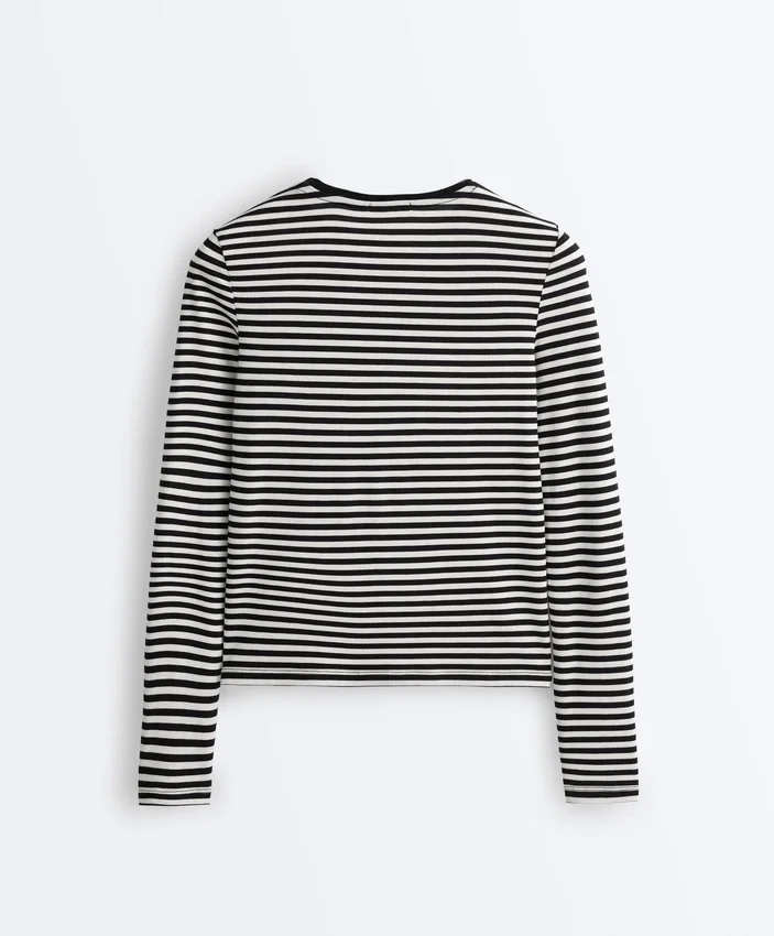 Camiseta ajustada de manga larga a rayas Camiseta ajustada de manga larga a rayas