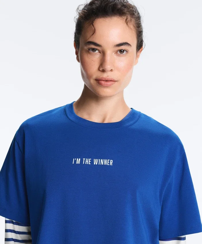 Camiseta corta de corte recto con eslogan, de mezcla de algodón Camiseta corta de corte recto con eslogan, de mezcla de algodón