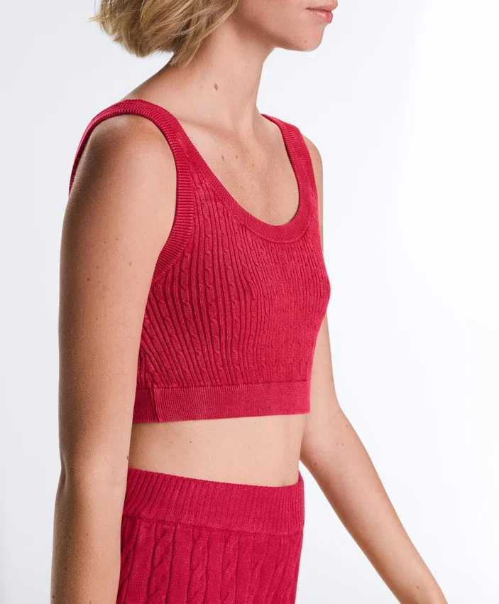Camiseta corta de punto lavado con tirantes trenzados Camiseta corta de punto lavado con tirantes trenzados