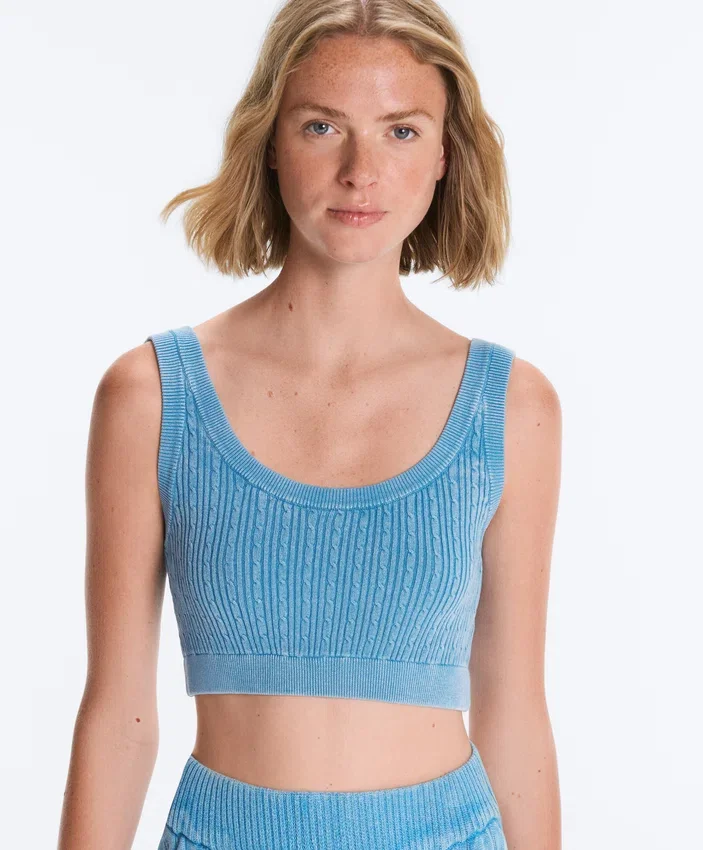 Camiseta corta de punto lavado con tirantes trenzados Camiseta corta de punto lavado con tirantes trenzados