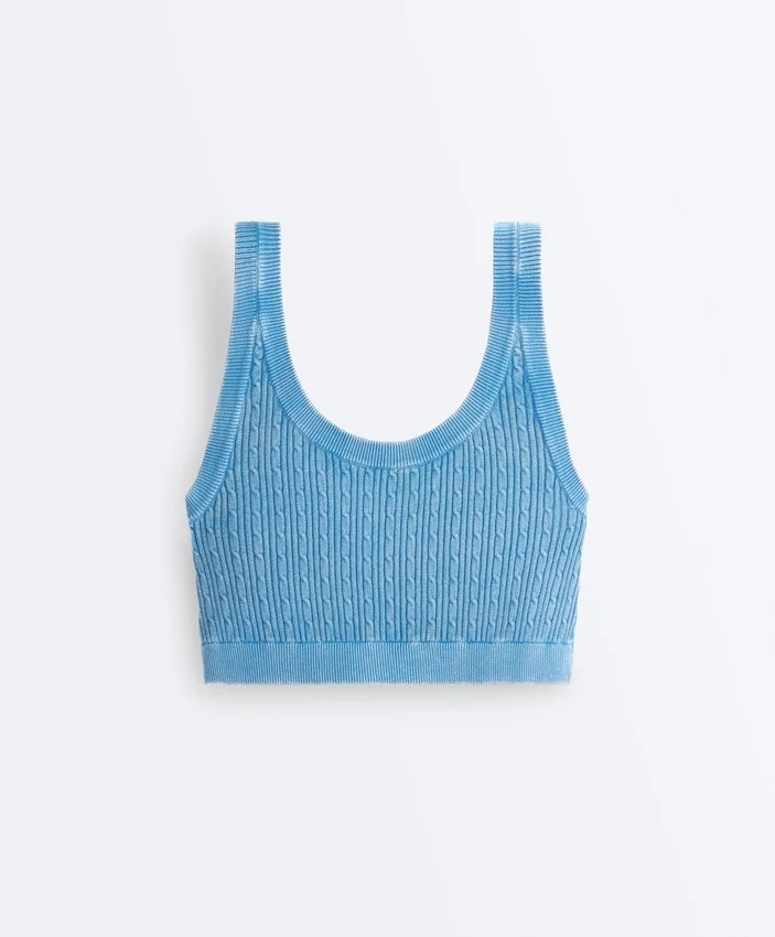 Camiseta corta de punto lavado con tirantes trenzados Camiseta corta de punto lavado con tirantes trenzados